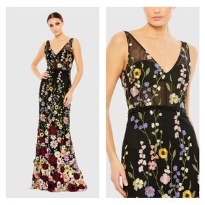 Mac Duggal 68200 NWT Embroidered Tulle Sleeveless V Neck A Line Gown